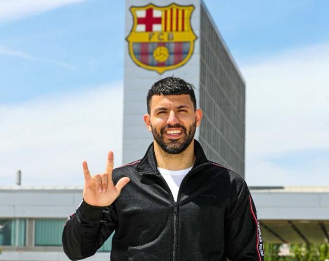 山猫直播-官方:阿圭罗加盟巴萨 签约两年